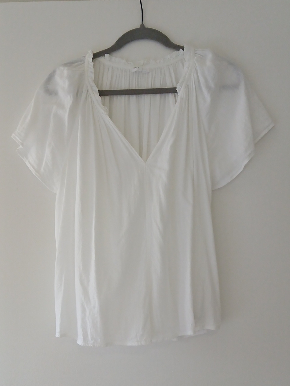 GAP White V-Neck Ruffle-Trim Flutter Sleeve Blouse Size L.